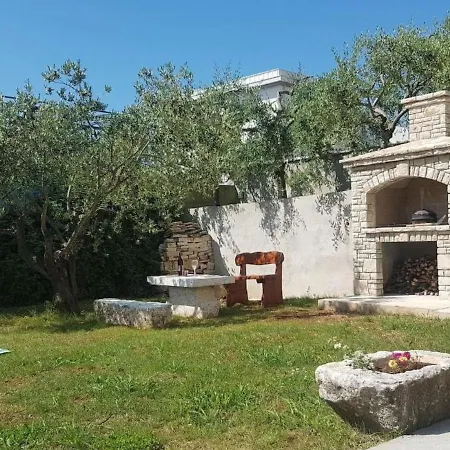 Lino Apartment Premantura